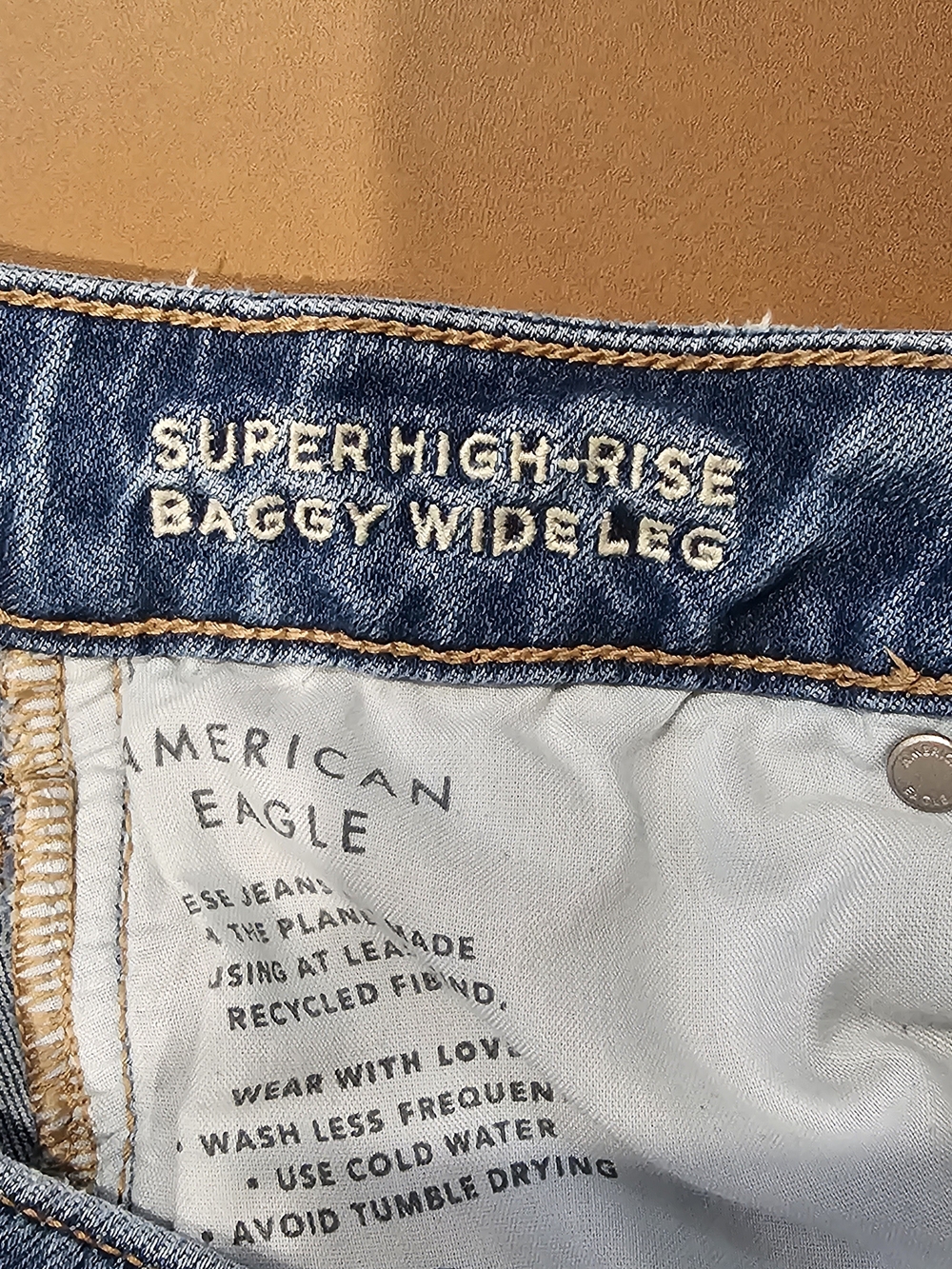 AE Super High-Waisted Baggy Wide-Leg Jean - Picture 6 of 7